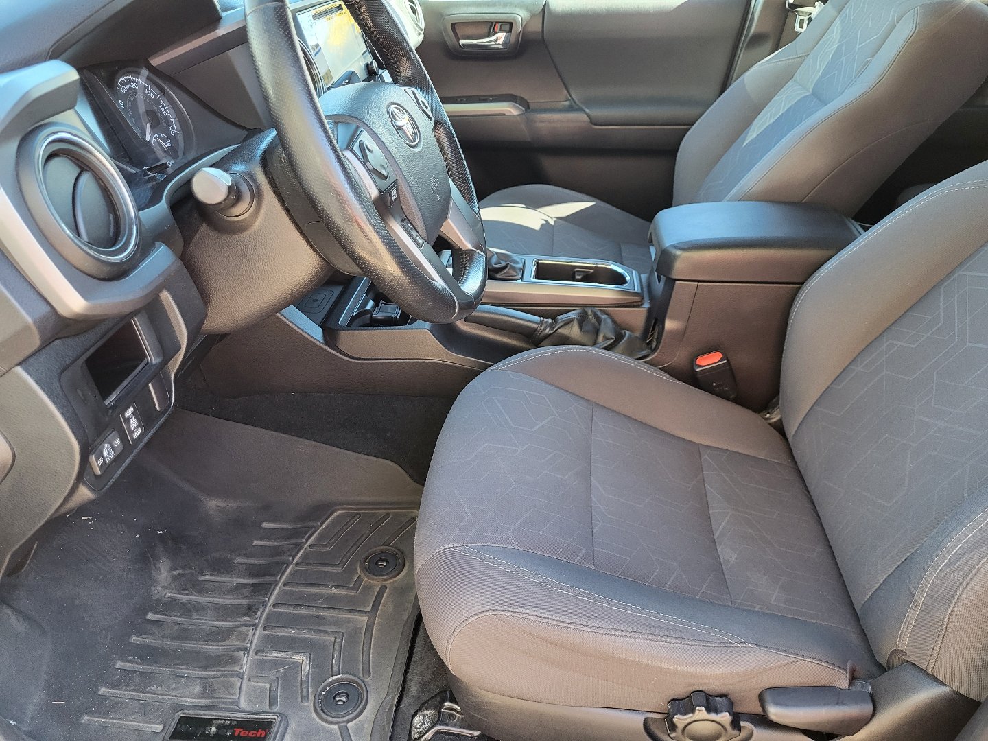Used 2016 Toyota Tacoma TRD Off-Road w/ Towing Package AWD/4WD image 10