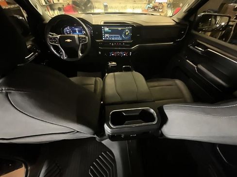 Used 2024 Chevrolet Silverado 1500 LT AWD/4WD image 6