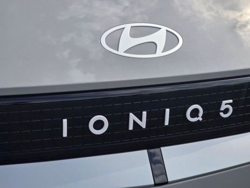 New 2025 Hyundai Ioniq 5 SE image 13
