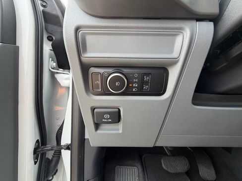 Used 2024 Ford F150 XLT AWD/4WD image 3
