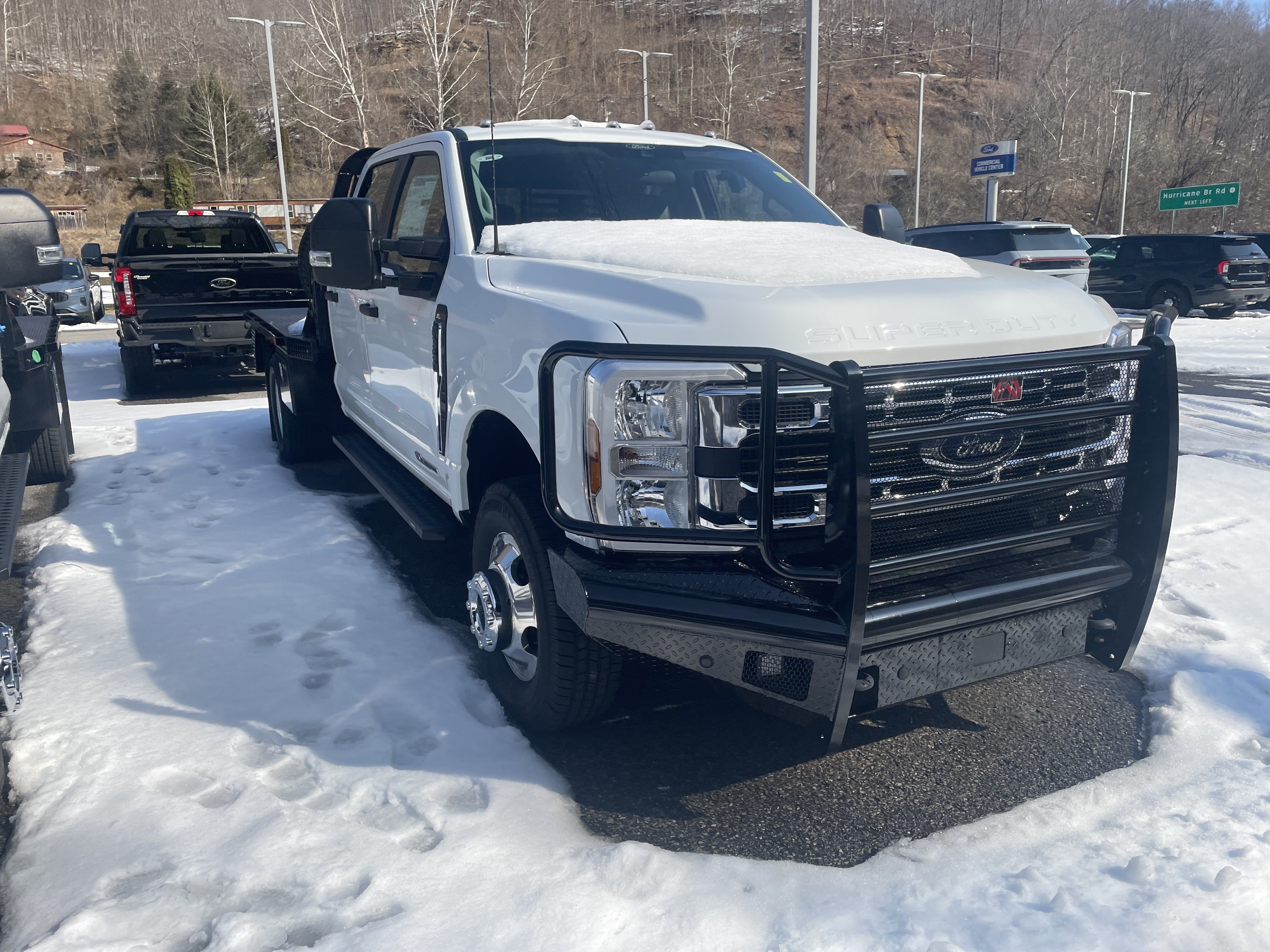 New 2025 Ford F350 XL w/ XL Chrome Package AWD/4WD image 4