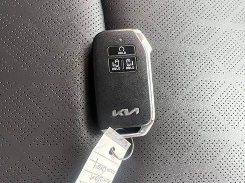 Certified 2022 Kia Carnival LX FWD image 23