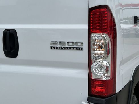 Used 2025 RAM ProMaster 2500 w/ Convenience Group FWD image 7