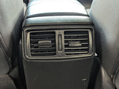 Used 2019 Nissan Rogue SV FWD image 15