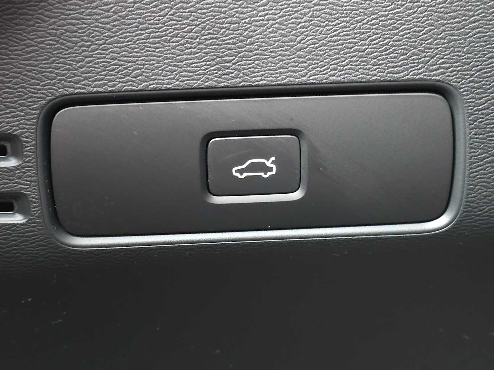 Certified 2023 Volvo XC40 Recharge Ultimate w/ Protection Package Premier AWD/4WD image 32