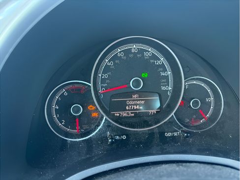 Used 2018 Volkswagen Beetle 2.0T SE FWD image 14