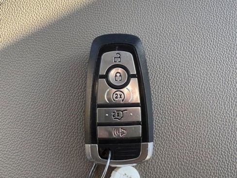 Used 2024 Ford Expedition XLT image 34