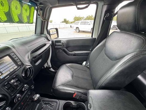 Used 2016 Jeep Wrangler Unlimited Sahara AWD/4WD image 34