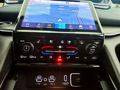 Used 2022 Jeep Grand Cherokee Limited 4xe w/ Luxury Tech Group II image 29