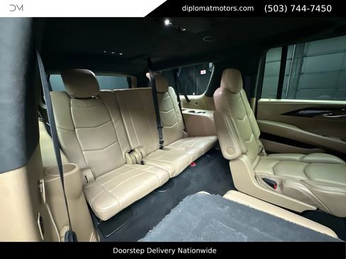 Used 2019 Cadillac Escalade ESV Platinum image 42