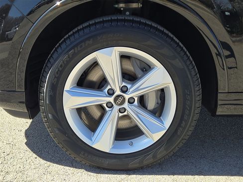 New 2026 Audi Q7 3.0T Premium image 11