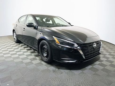 Used 2023 Nissan Altima 2.5 S image 1
