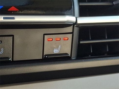 Certified 2024 Toyota Sienna XLE image 27