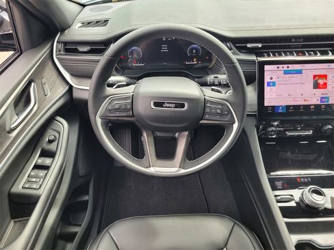 Used 2025 Jeep Grand Cherokee Limited w/ Trailer Tow Package image 5