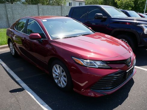 Used 2018 Toyota Camry LE FWD image 6