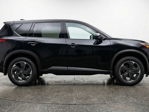 Used 2025 Nissan Rogue SV image 11