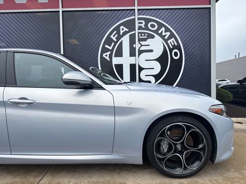 Used 2023 Alfa Romeo Giulia Ti AWD/4WD image 3
