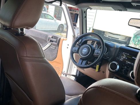 Used 2015 Jeep Wrangler Unlimited Sahara w/ Mopar Chrome Edition Group AWD/4WD image 32