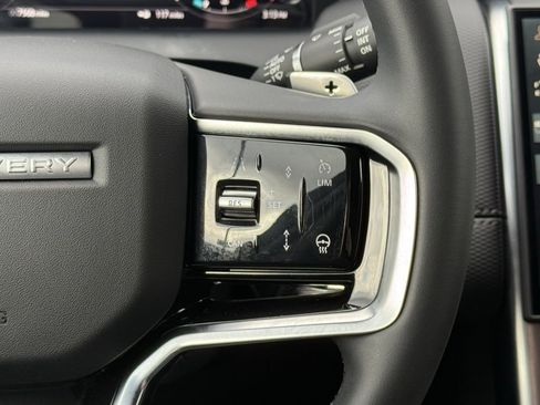 Certified 2025 Land Rover Discovery Sport Dynamic SE image 19