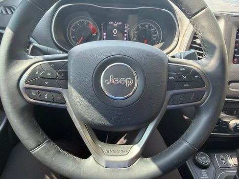 Used 2019 Jeep Cherokee Latitude Plus AWD/4WD image 18