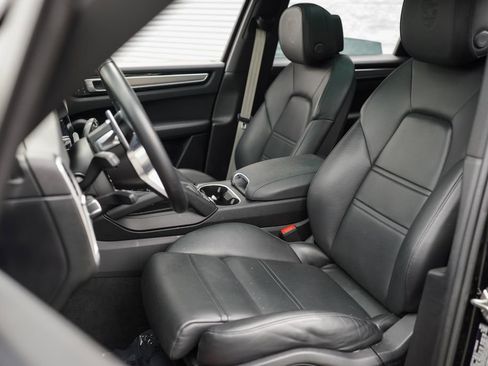 Used 2022 Porsche Cayenne Platinum Edition image 23