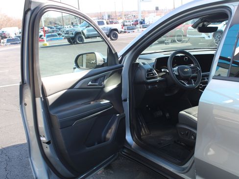 New 2026 Chevrolet Traverse LT w/ Sun and Wheel Package image 8