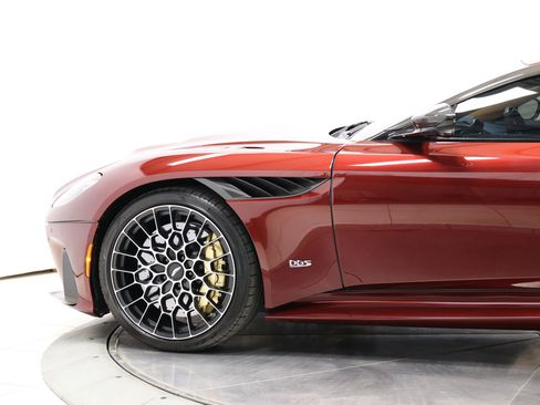 Used 2023 Aston Martin DBS Coupe RWD image 10