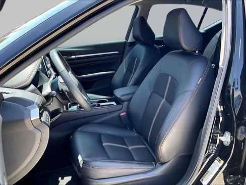 Used 2023 Nissan Altima 2.5 SR FWD image 8