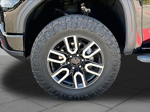 Used 2025 GMC Sierra 1500 AT4 w/ AT4 Premium Package AWD/4WD image 11
