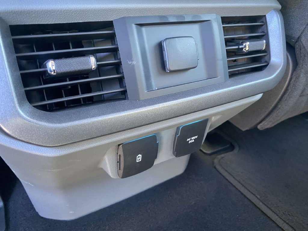 Used 2023 Ford F150 Lightning XLT AWD/4WD image 13