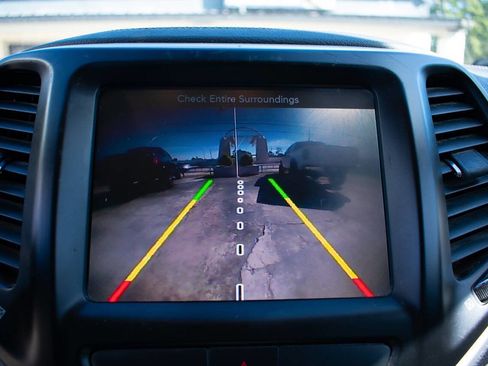 Used 2018 Jeep Cherokee Latitude Plus image 22