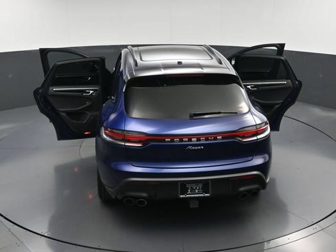 Certified 2022 Porsche Macan AWD/4WD image 33