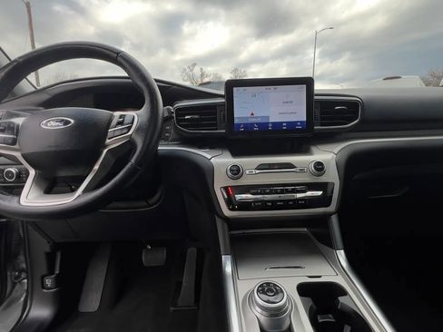 Used 2023 Ford Explorer XLT w/ Equipment Group 202A image 31