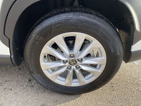 Certified 2024 Toyota Corolla Cross LE image 18