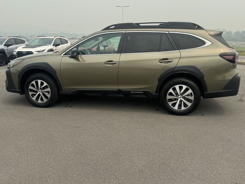 Certified 2025 Subaru Outback Premium AWD/4WD image 6