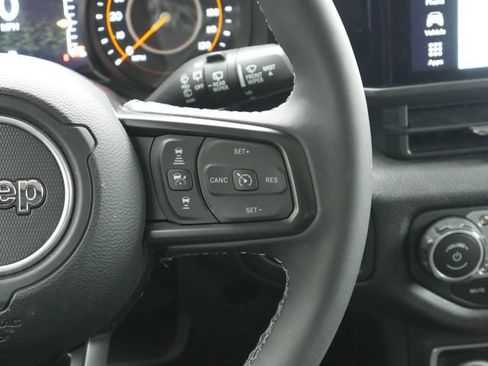 Used 2025 Jeep Wrangler Unlimited Sport AWD/4WD image 17