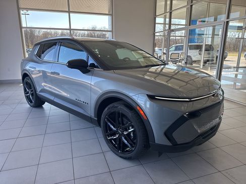 New 2026 Chevrolet Equinox EV LT image 3