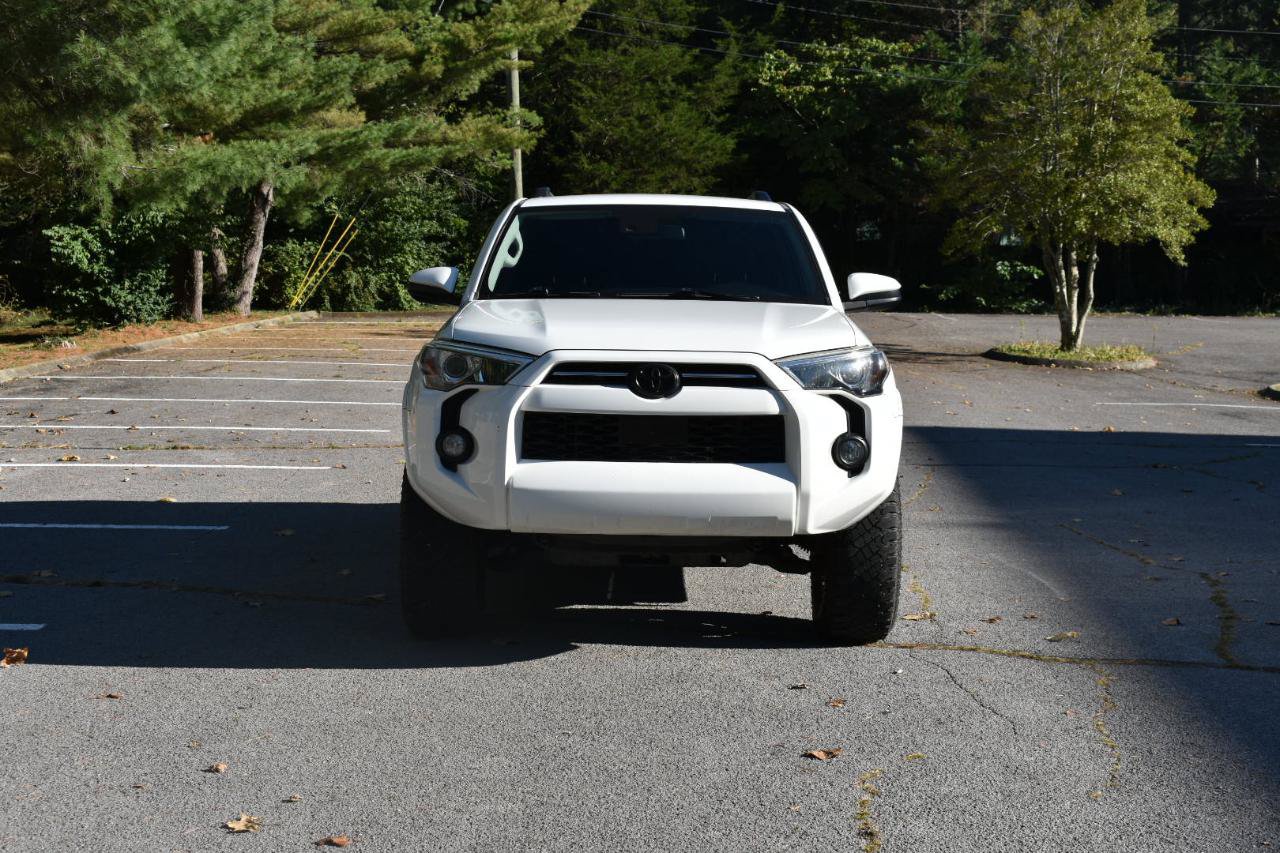 Used 2020 Toyota 4Runner SR5 AWD/4WD image 11