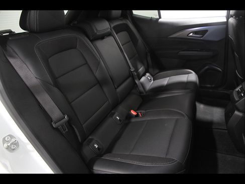 Used 2024 Chevrolet Equinox EV LT FWD image 19