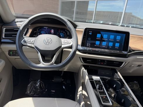 Used 2024 Volkswagen Atlas SE FWD image 16