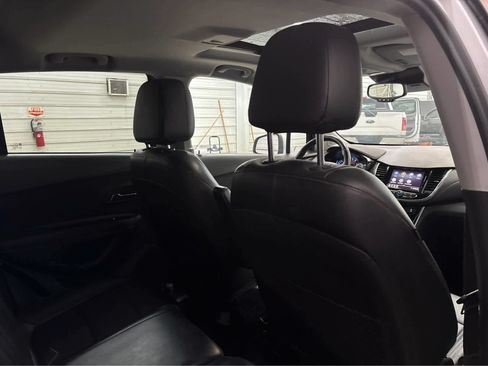 Used 2020 Chevrolet Trax Premier AWD/4WD image 30