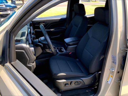 Used 2024 Chevrolet Colorado Trail Boss w/ Technology Package AWD/4WD image 8