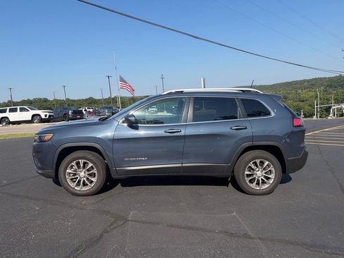 Used 2021 Jeep Cherokee Latitude Plus AWD/4WD image 2
