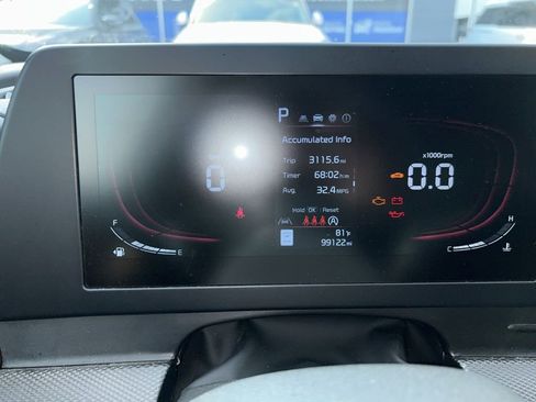 Used 2024 Kia Sportage LX image 9