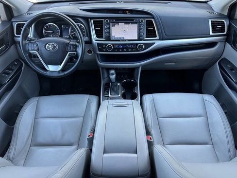 Used 2017 Toyota Highlander XLE image 16