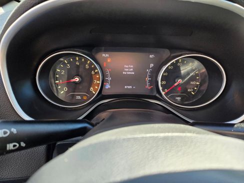 Used 2020 Jeep Compass Latitude w/ Popular Equipment Group FWD image 18