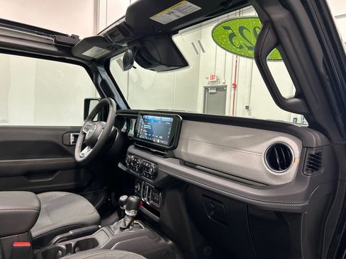 Used 2025 Jeep Wrangler Unlimited Sahara w/ Safety Group image 34