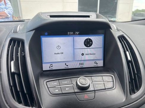 Used 2017 Ford Escape SE w/ Equipment Group 201A FWD image 11