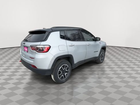 Used 2024 Jeep Compass Trailhawk AWD/4WD image 8