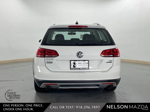 Used 2017 Volkswagen Golf Alltrack S image 7